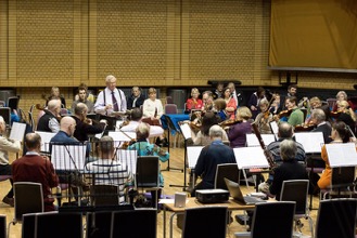 [Scratch Orchestra]